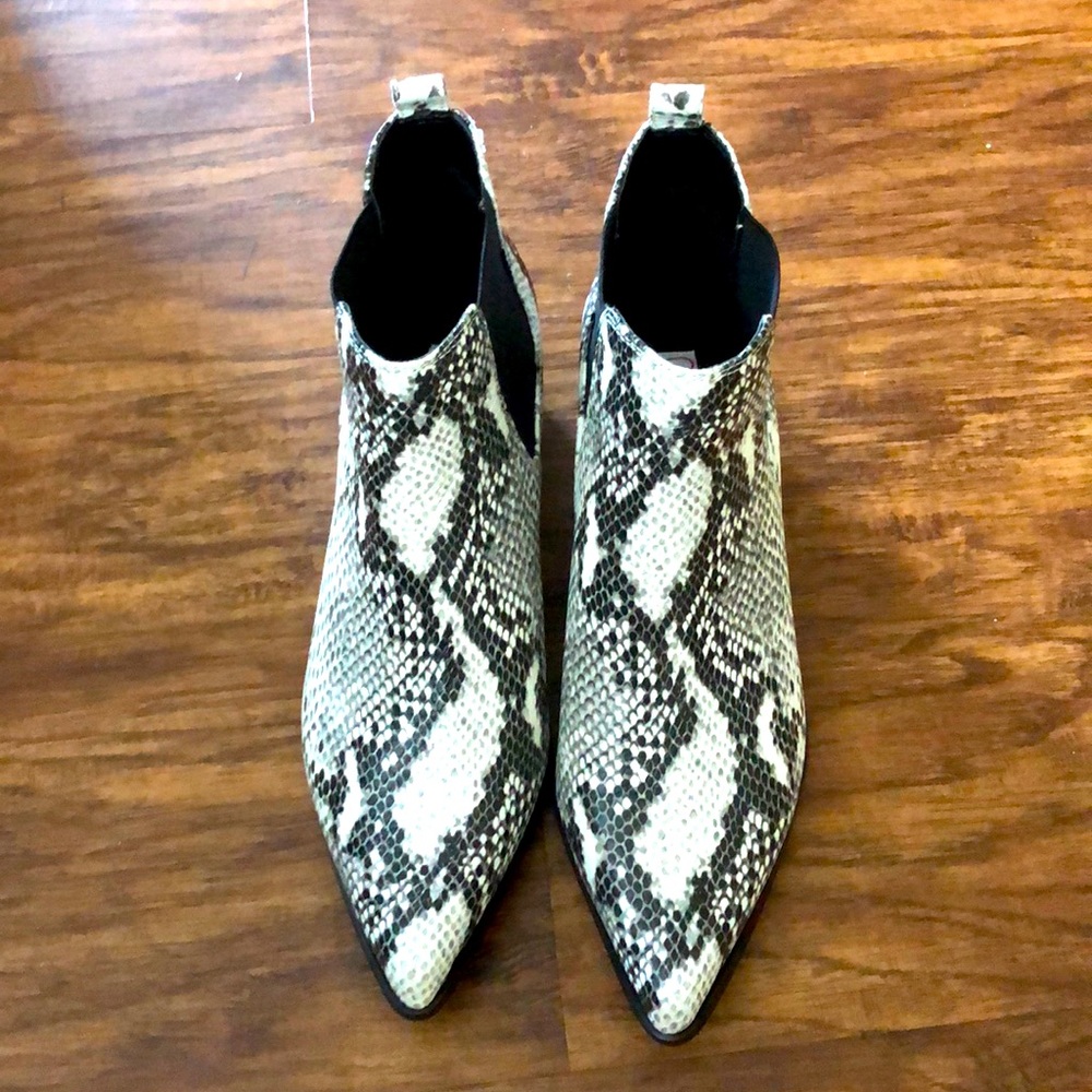 BNWOT Croc Booties